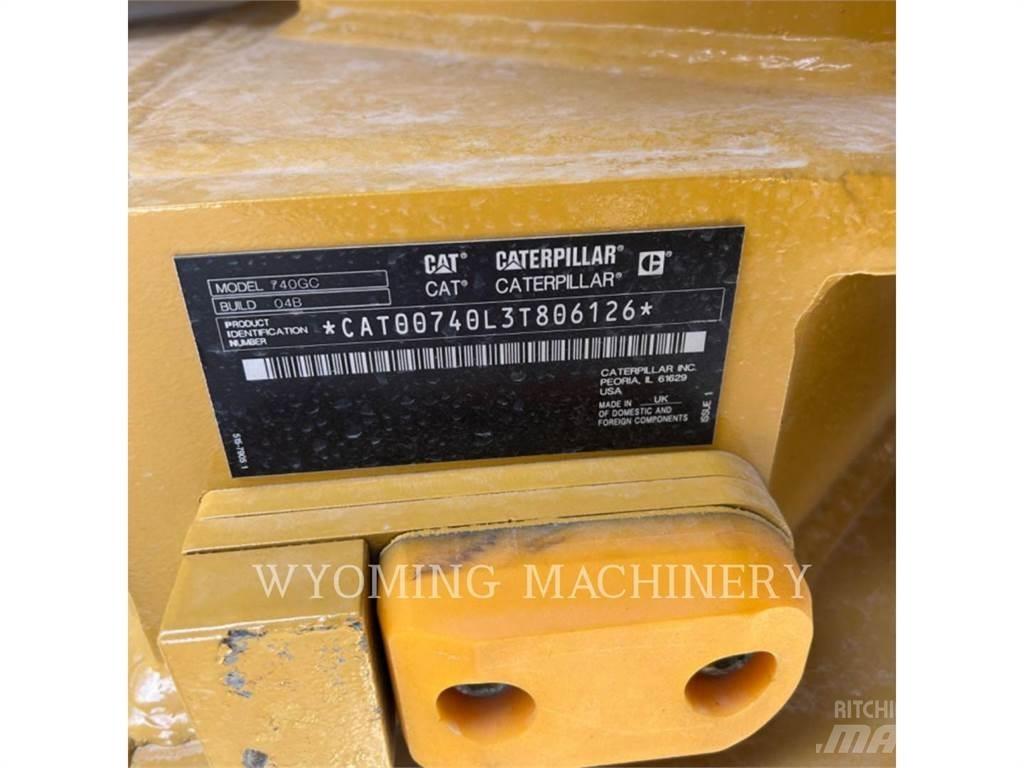 CAT 740 GC ساحبات مفصلية