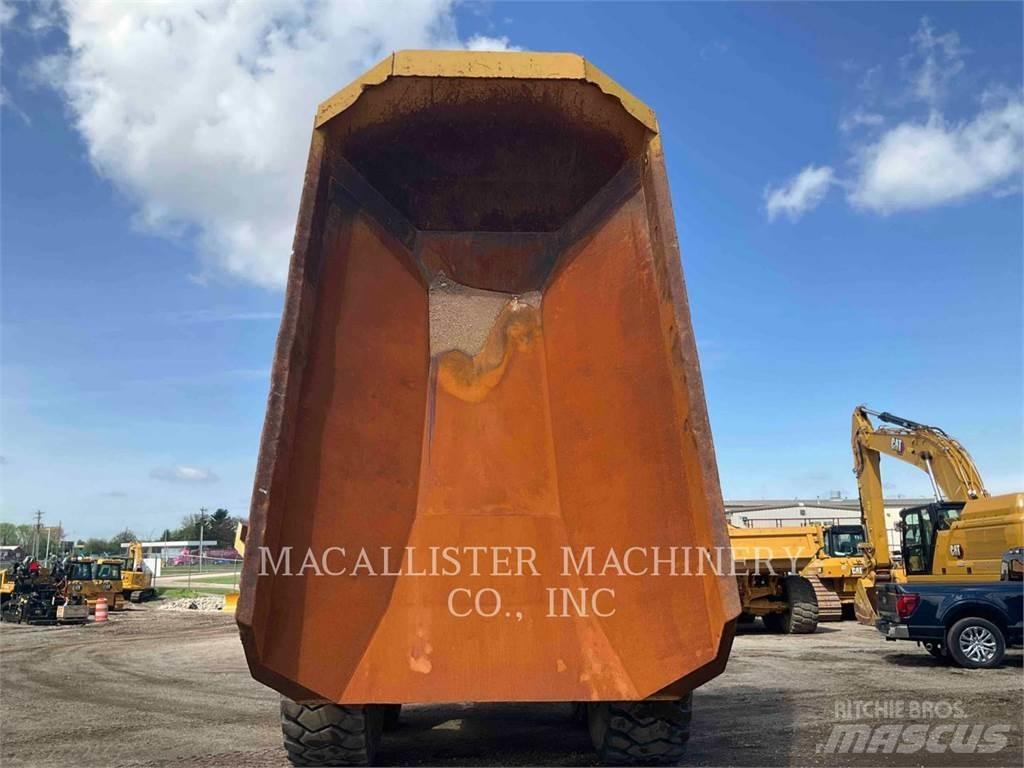CAT 740 GC ساحبات مفصلية