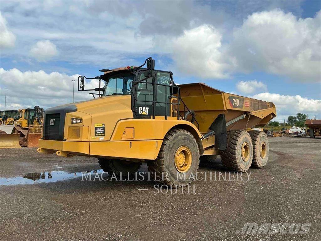 CAT 740 GC ساحبات مفصلية