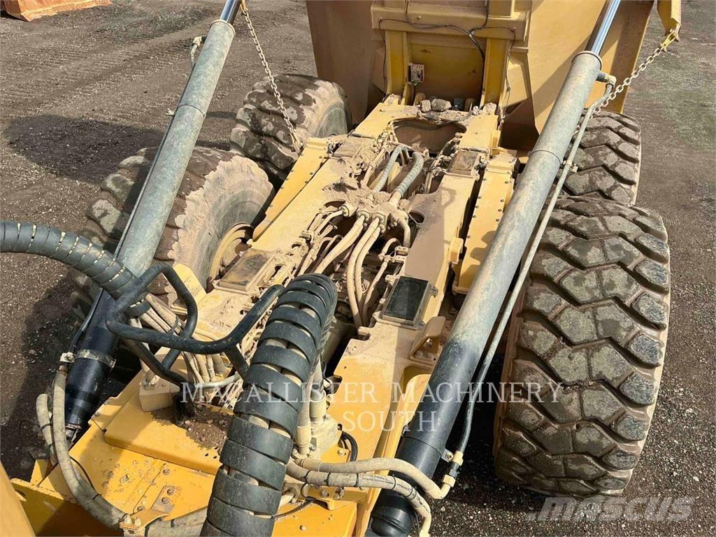 CAT 740 GC ساحبات مفصلية