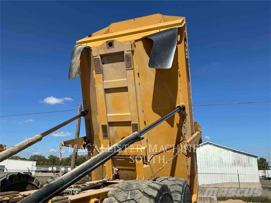 CAT 740 GC ساحبات مفصلية