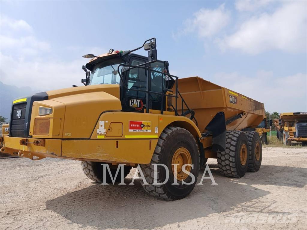 CAT 740 GC ساحبات مفصلية