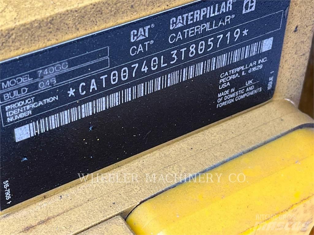 CAT 740 GC TG ساحبات مفصلية