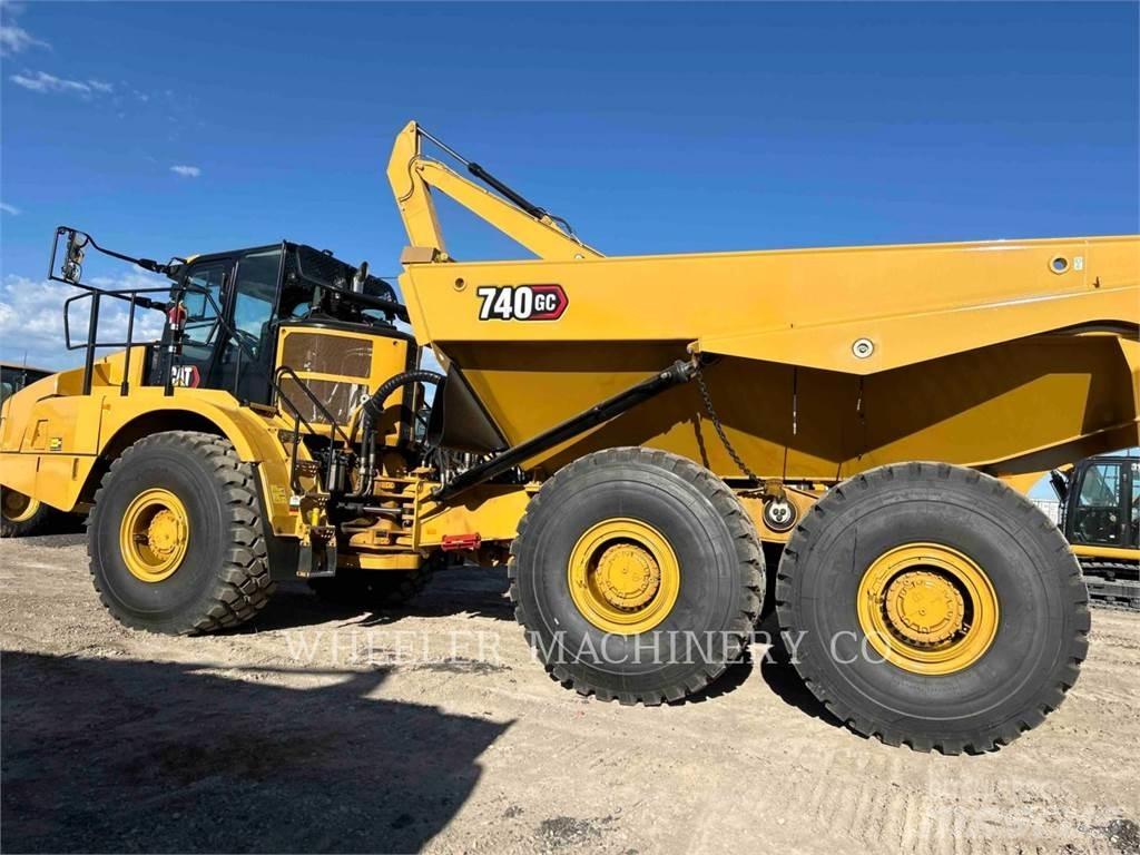 CAT 740 GC TG ساحبات مفصلية