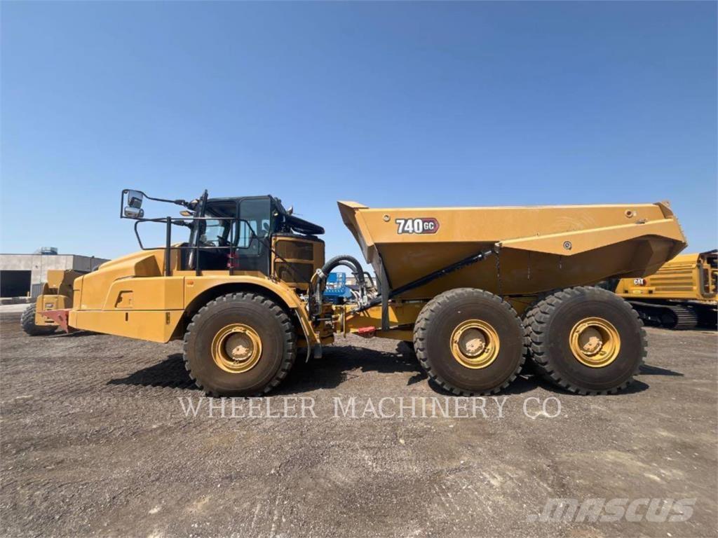 CAT 740 GC TG ساحبات مفصلية