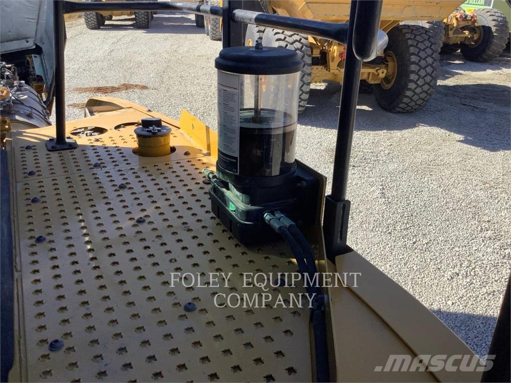 CAT 74004GC ساحبات مفصلية