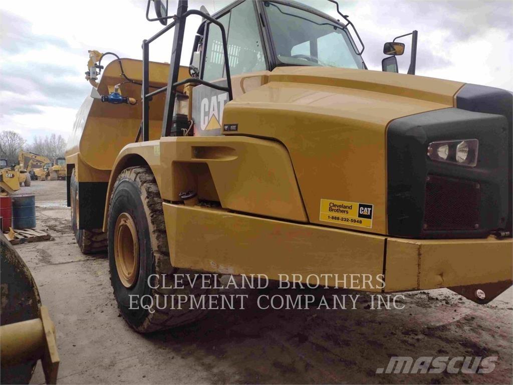 CAT 740B صهاريج مياه