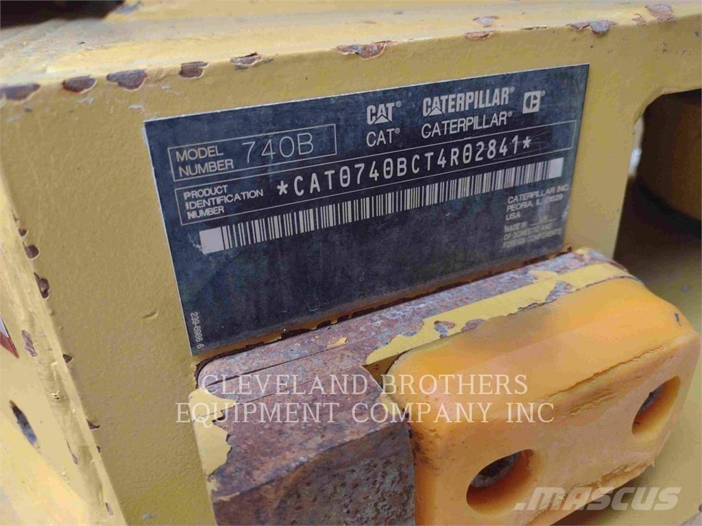 CAT 740B صهاريج مياه