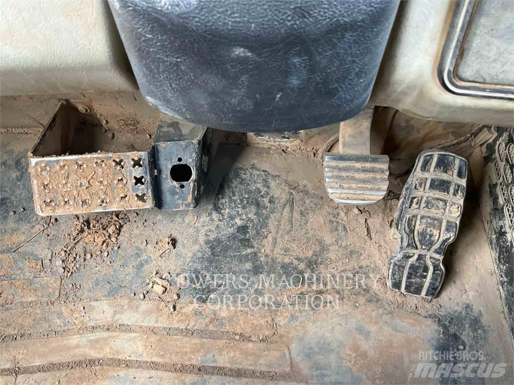 CAT 740B ساحبات مفصلية