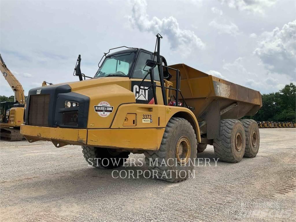 CAT 740B ساحبات مفصلية