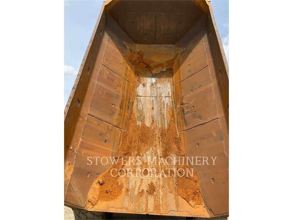 CAT 740B ساحبات مفصلية
