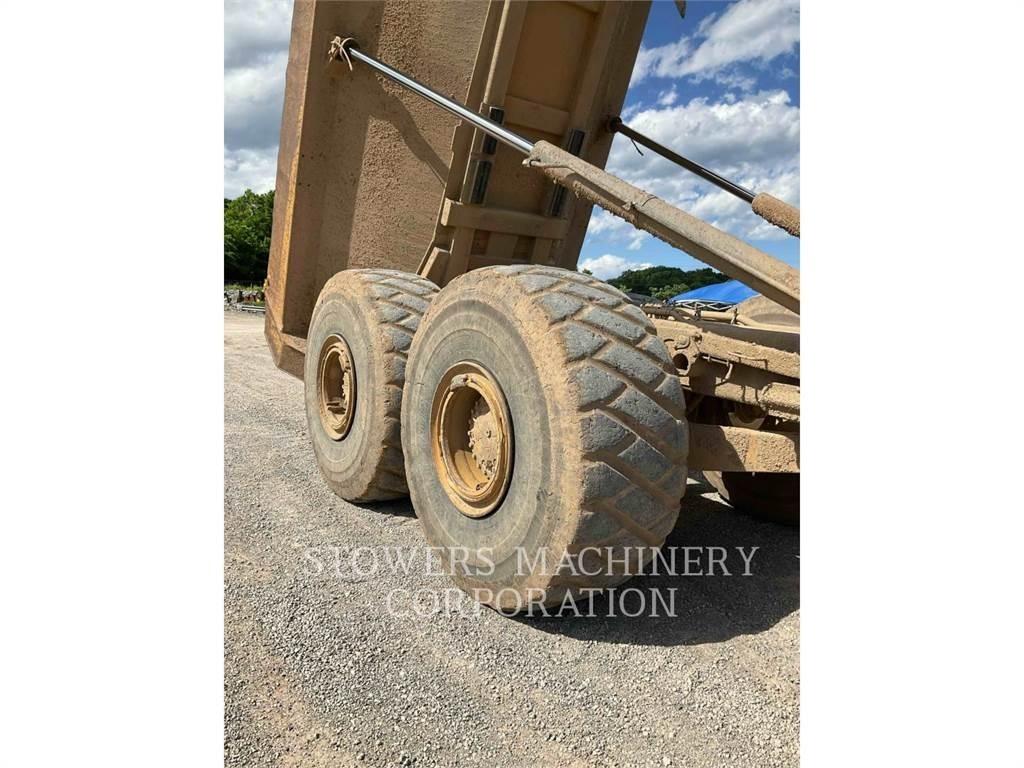 CAT 740B ساحبات مفصلية
