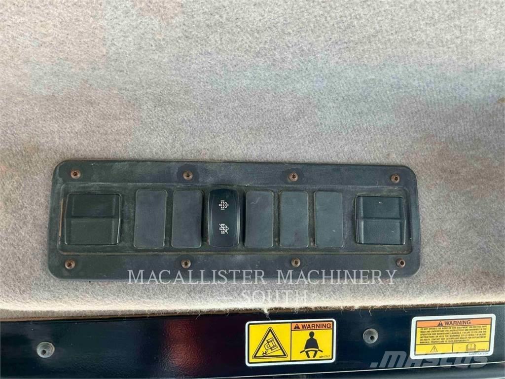 CAT 740B ساحبات مفصلية