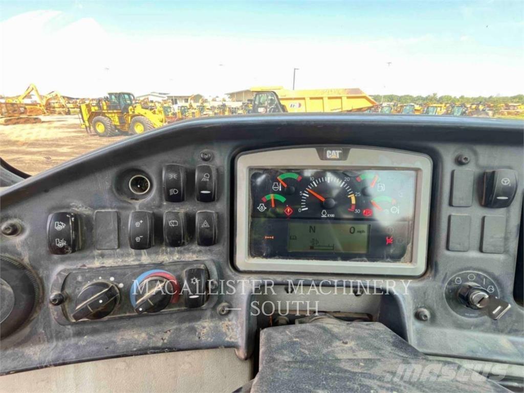 CAT 740B ساحبات مفصلية