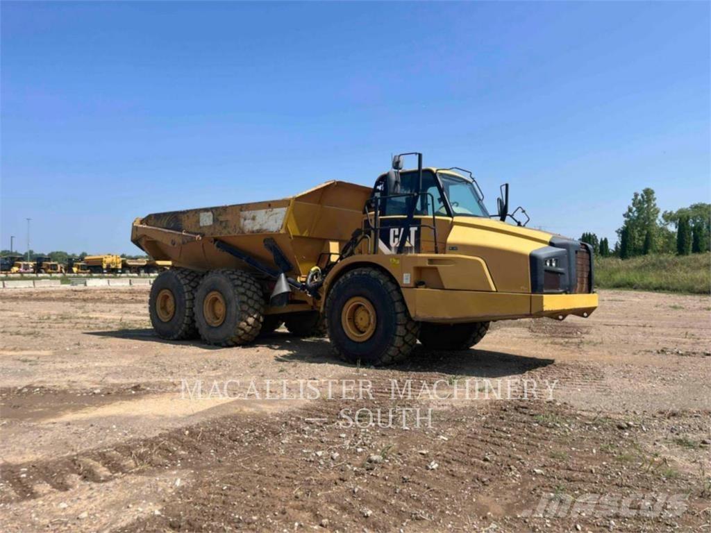 CAT 740B ساحبات مفصلية