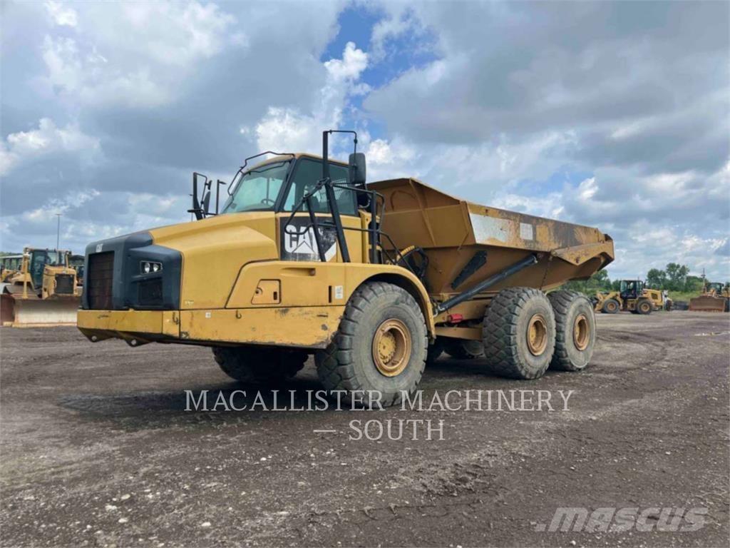 CAT 740B ساحبات مفصلية