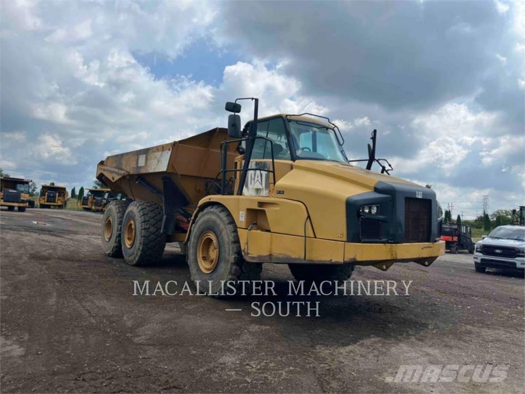 CAT 740B ساحبات مفصلية