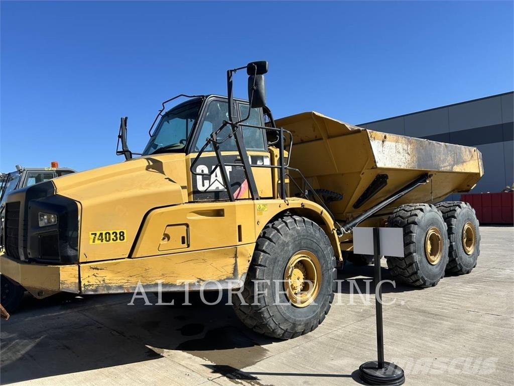 CAT 740B ساحبات مفصلية