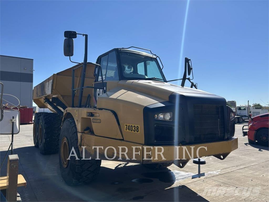 CAT 740B ساحبات مفصلية