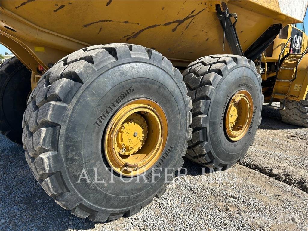 CAT 740B ساحبات مفصلية
