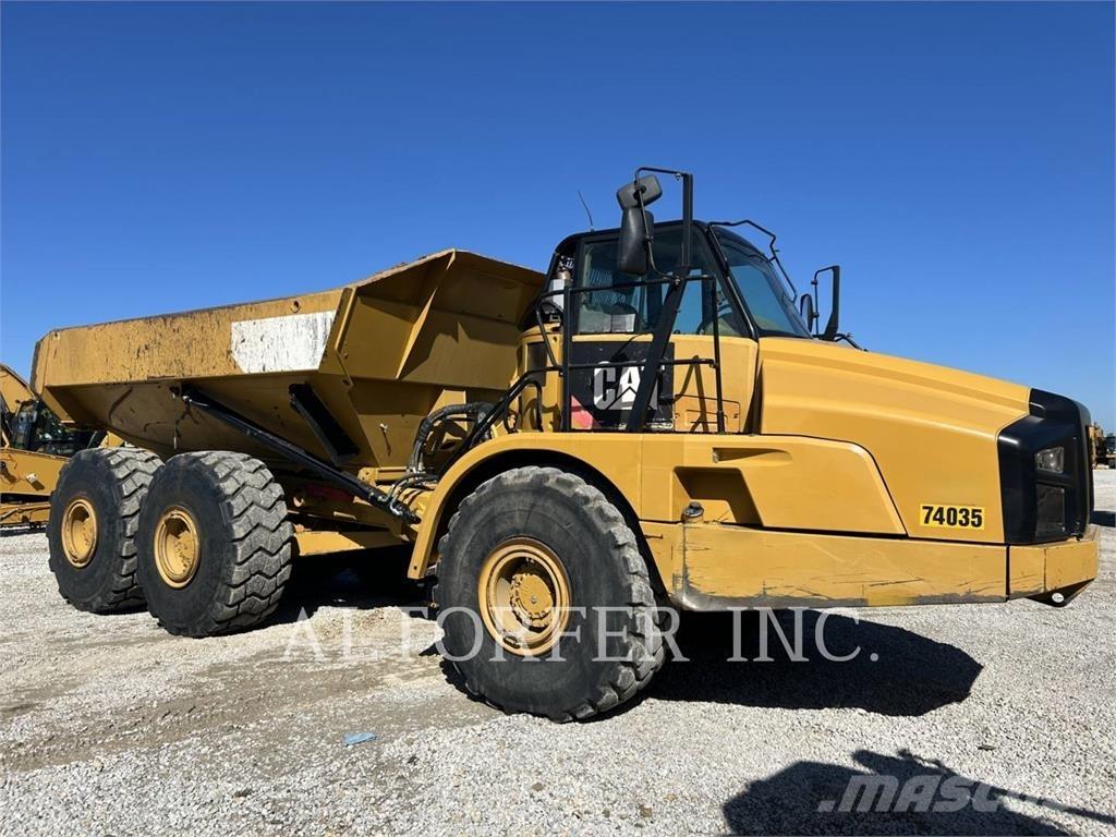 CAT 740B ساحبات مفصلية