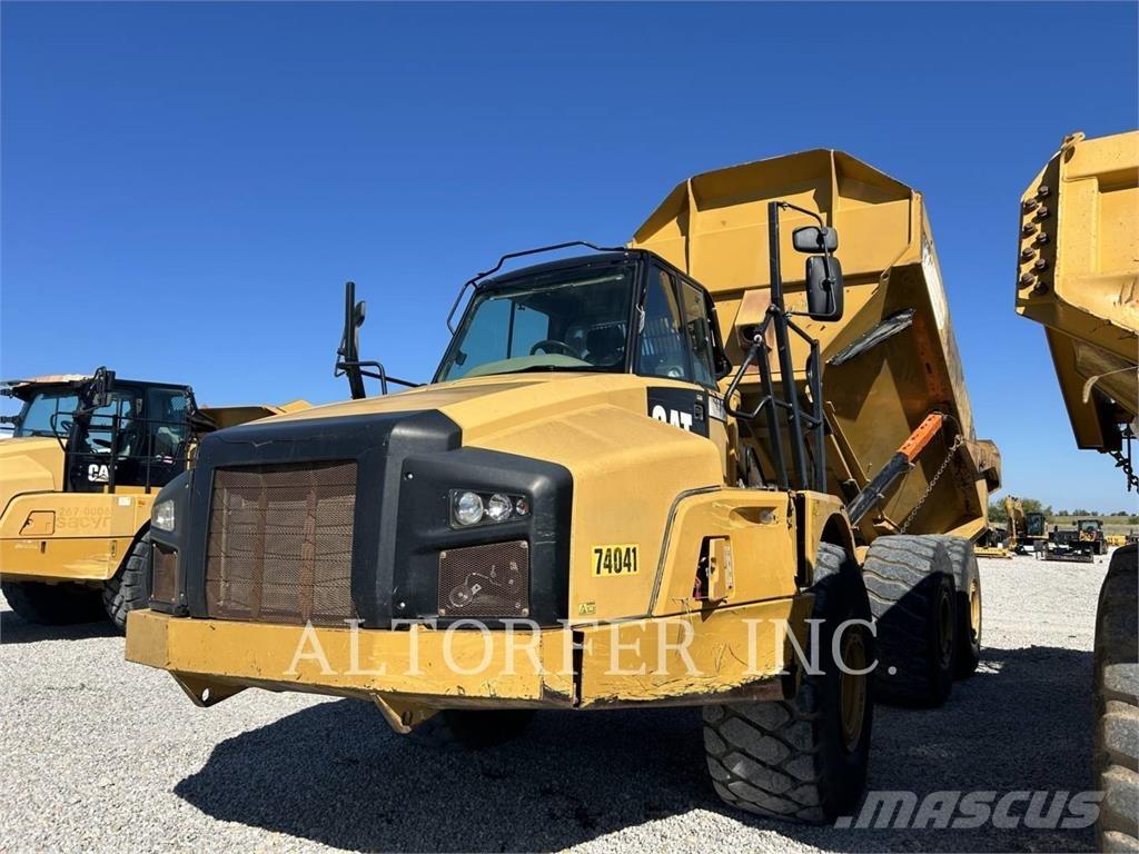 CAT 740B ساحبات مفصلية