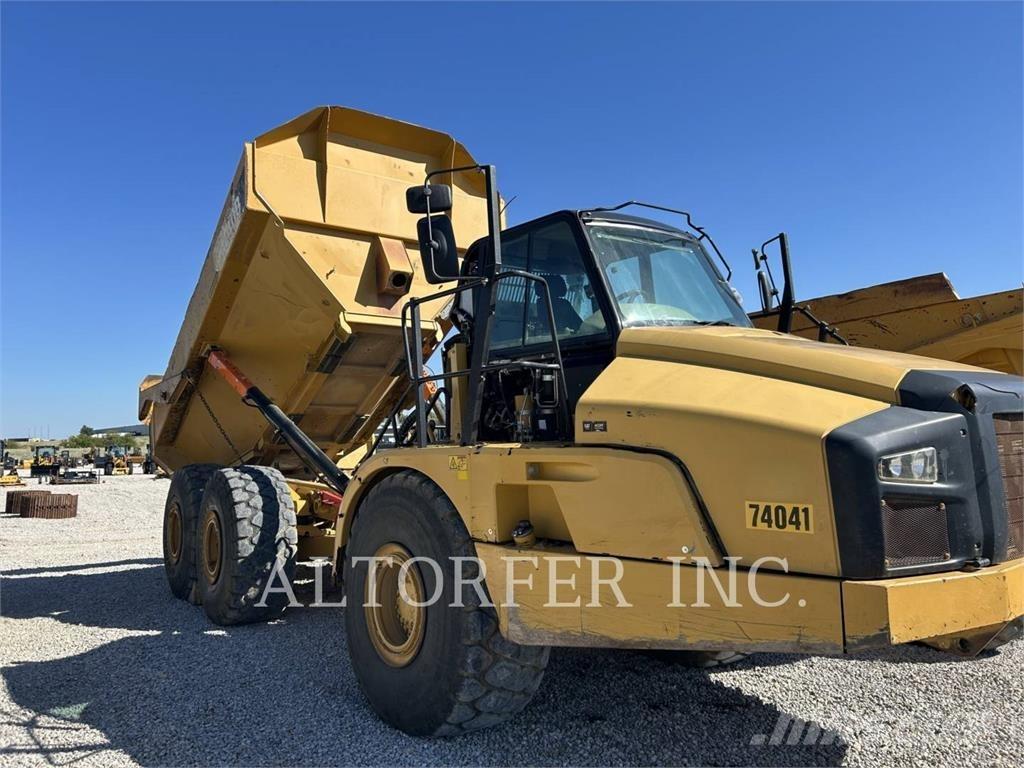 CAT 740B ساحبات مفصلية