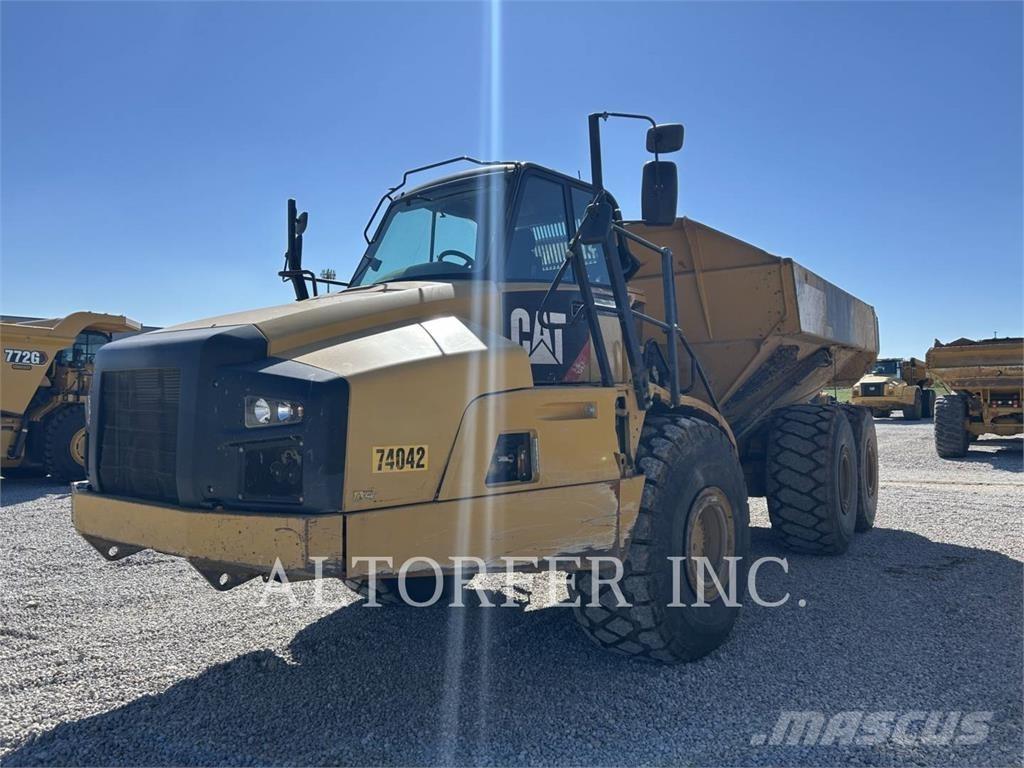 CAT 740B ساحبات مفصلية