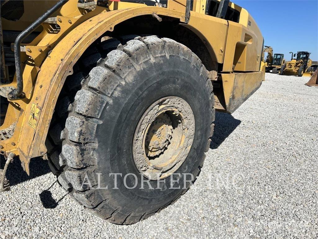 CAT 740B ساحبات مفصلية