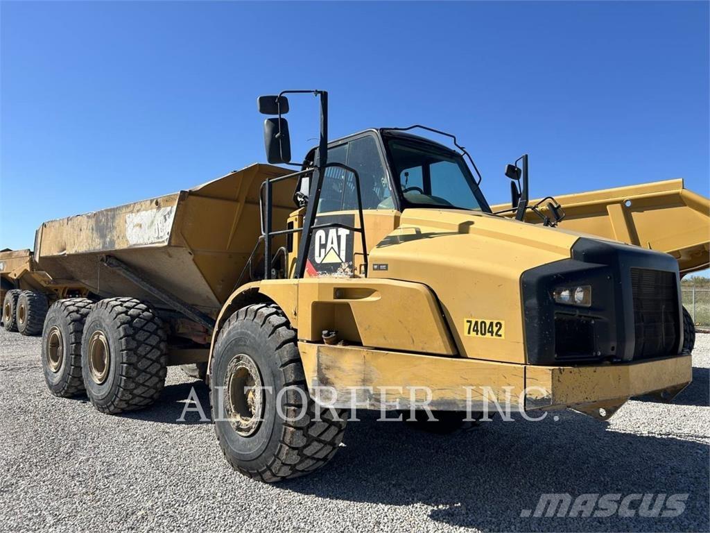 CAT 740B ساحبات مفصلية