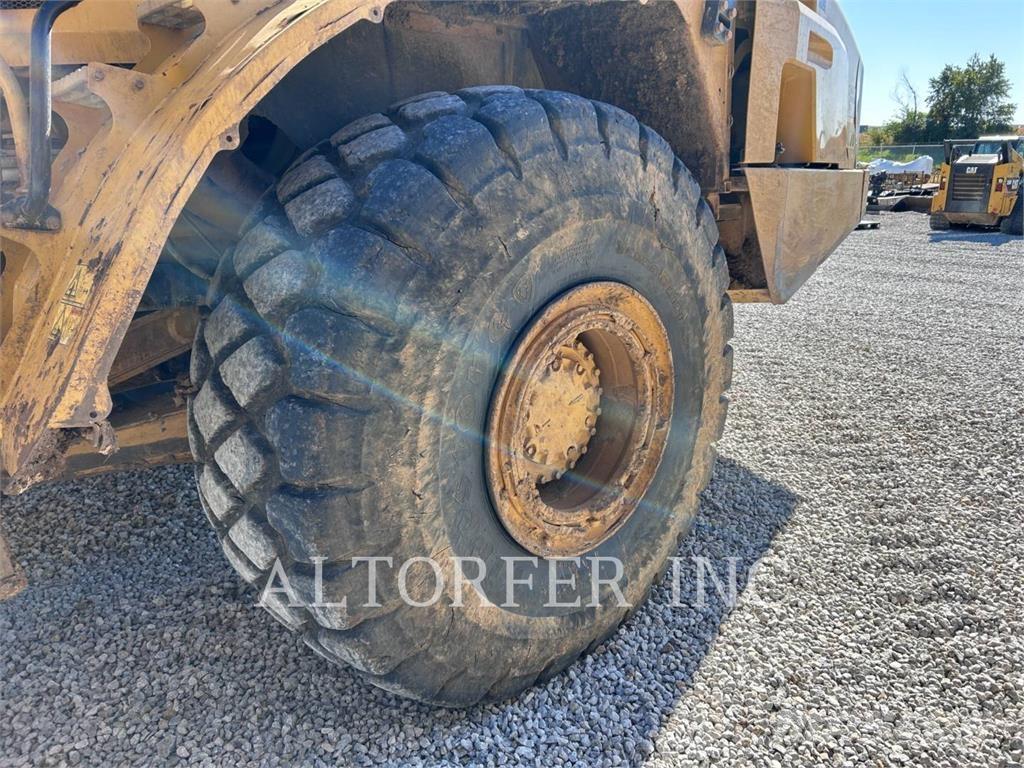 CAT 740B ساحبات مفصلية