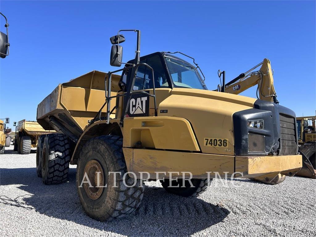 CAT 740B ساحبات مفصلية