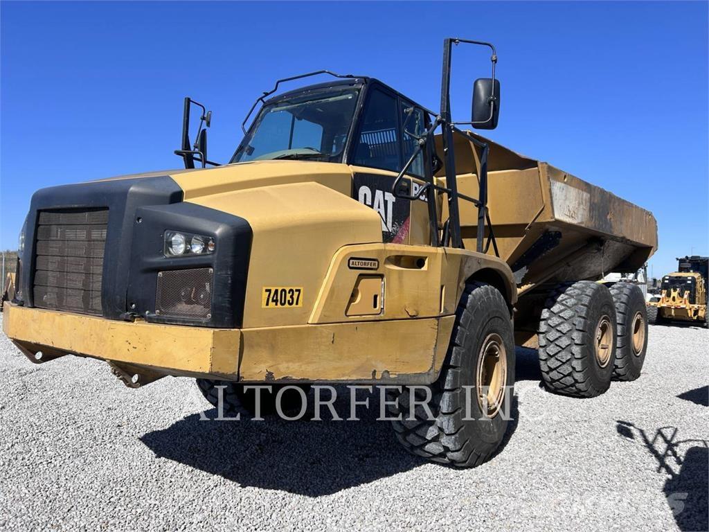 CAT 740B ساحبات مفصلية