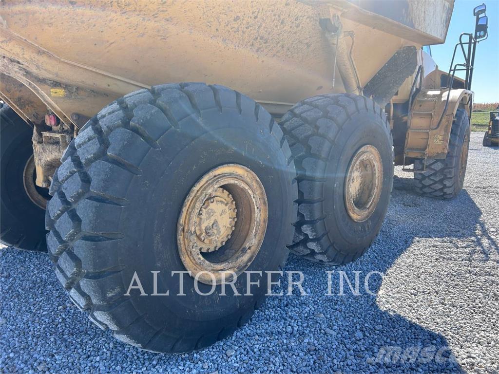 CAT 740B ساحبات مفصلية