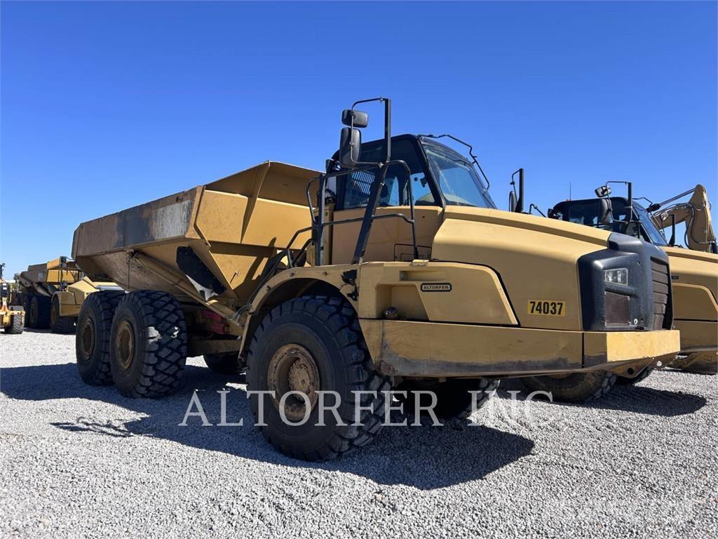 CAT 740B ساحبات مفصلية