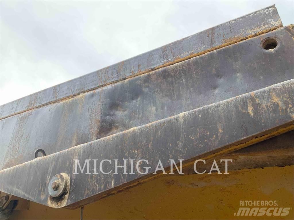 CAT 740B T ساحبات مفصلية