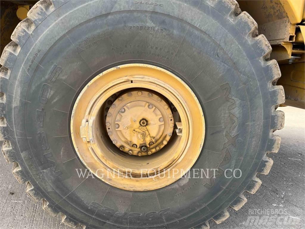 CAT 740B WT صهاريج مياه