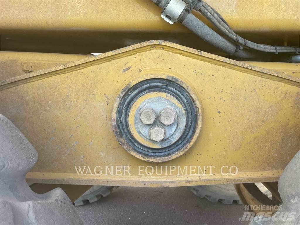 CAT 740B WT صهاريج مياه