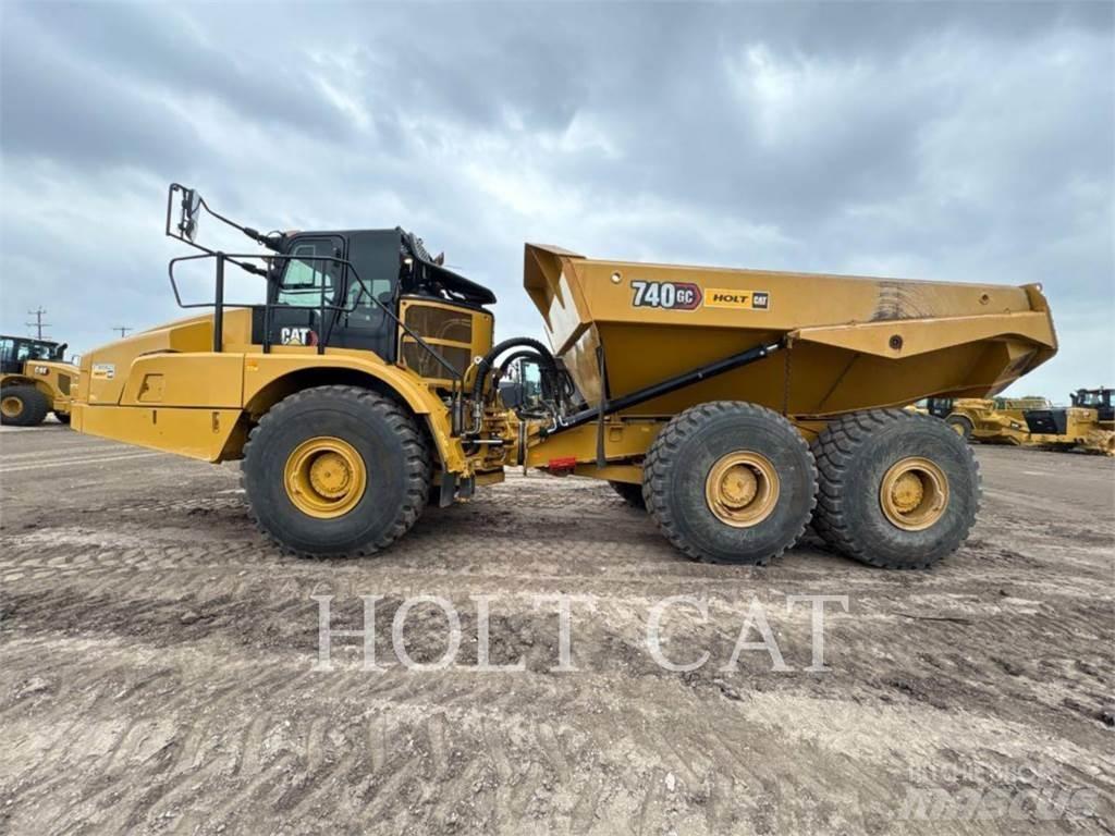 CAT 740GC لوادر بعجل