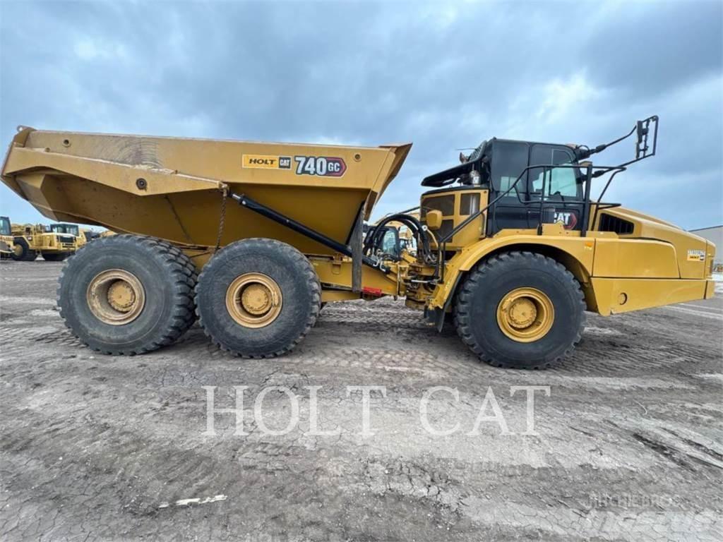 CAT 740GC لوادر بعجل
