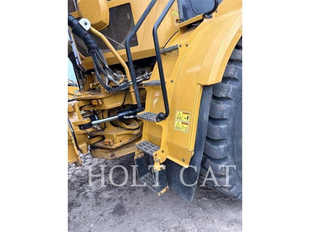 CAT 740GC لوادر بعجل