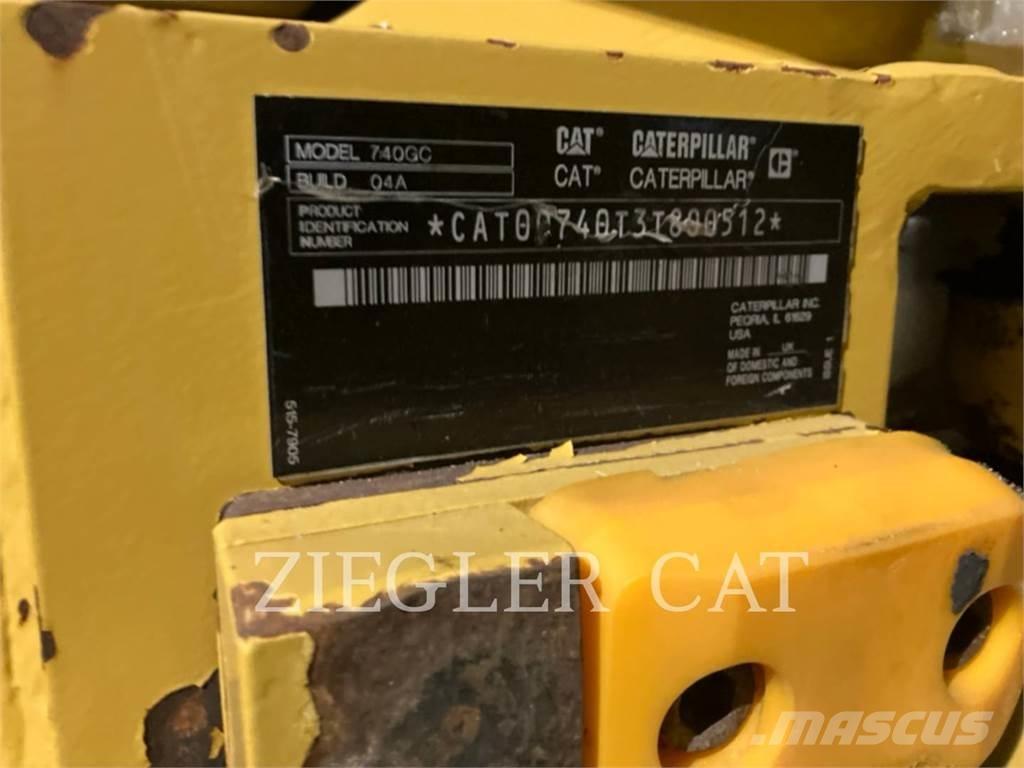 CAT 740GC ساحبات مفصلية