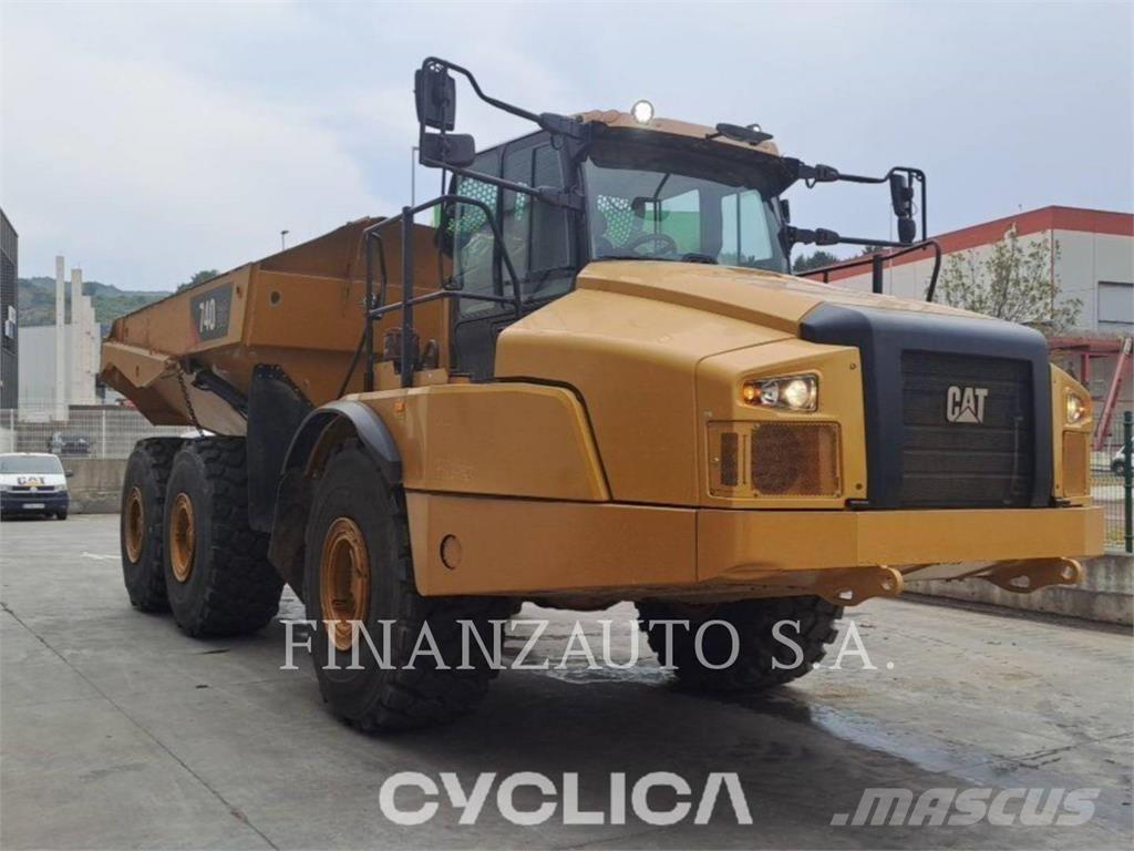 CAT 740GC ساحبات مفصلية