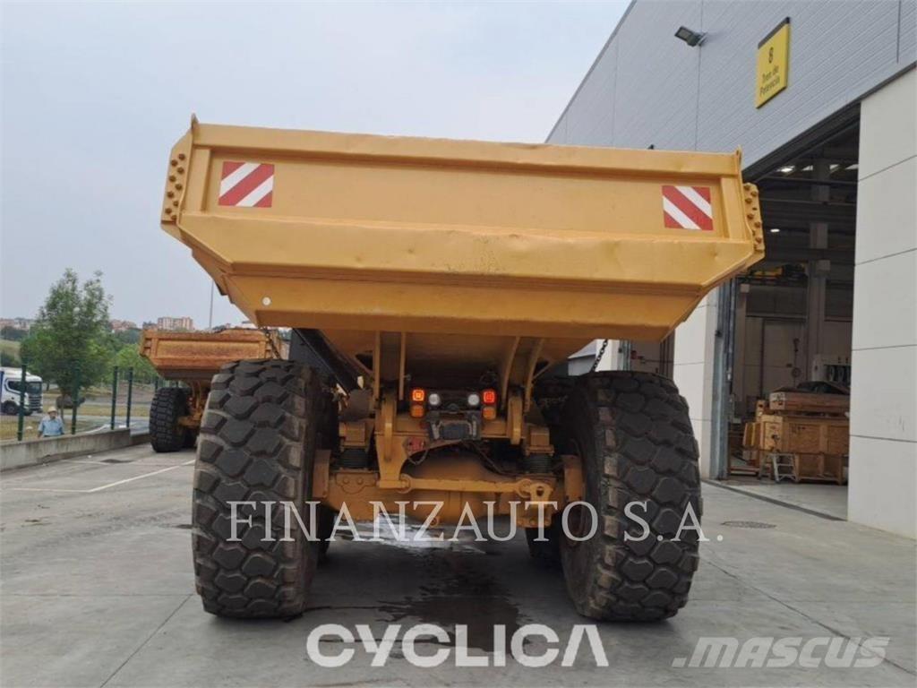 CAT 740GC ساحبات مفصلية