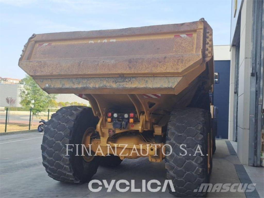 CAT 740GC ساحبات مفصلية