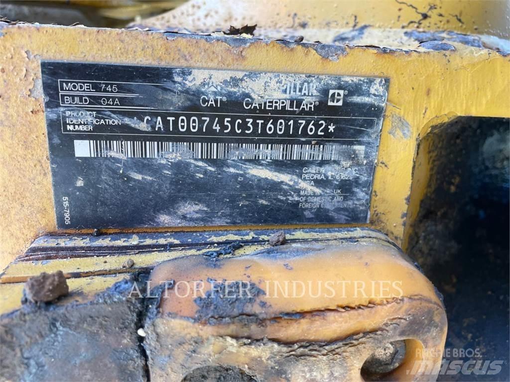 CAT 745 ساحبات مفصلية