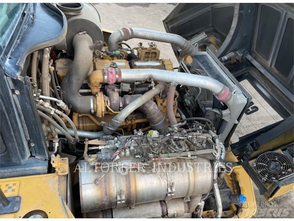 CAT 745 ساحبات مفصلية