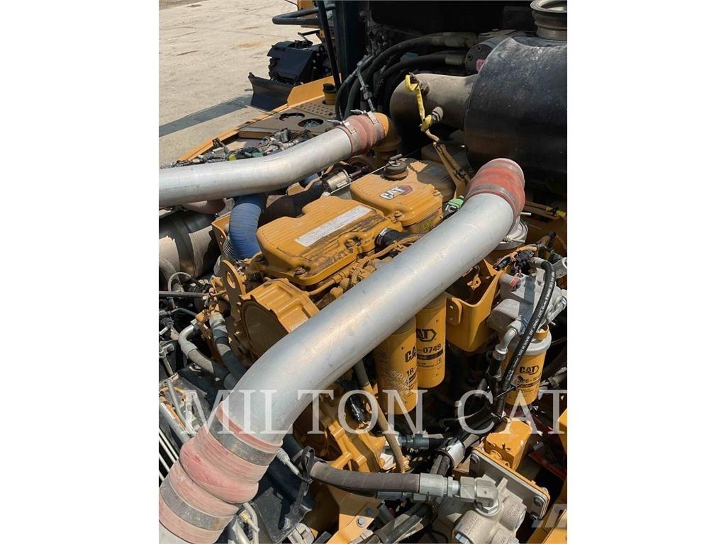 CAT 745 ساحبات مفصلية