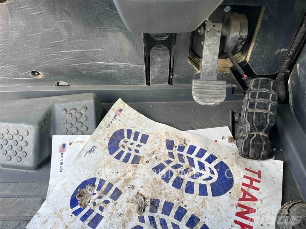 CAT 745 ساحبات مفصلية