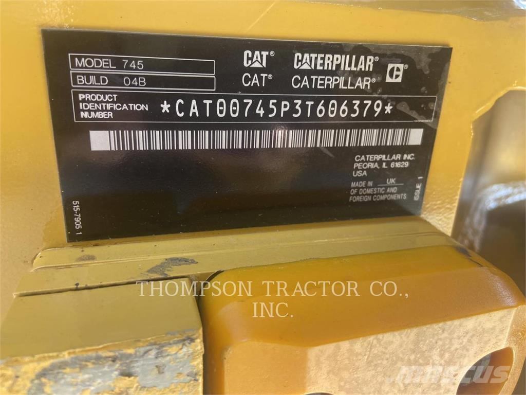 CAT 745 ساحبات مفصلية